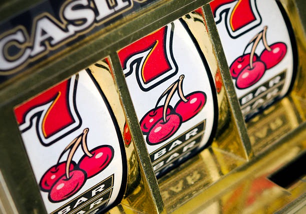 Multilingual dealer at no macau speaking to players in Indonesian and English