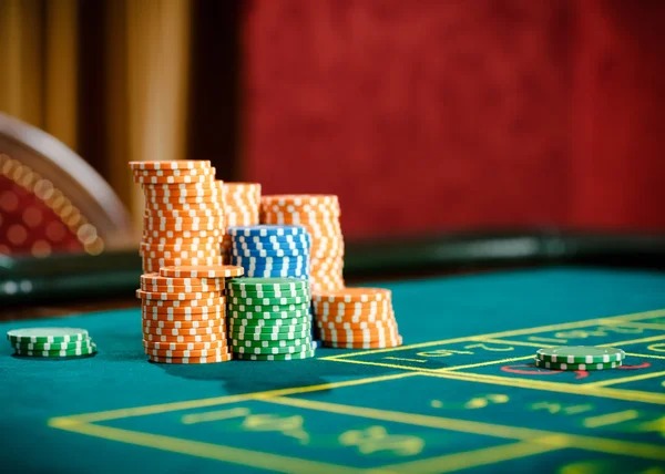 no macau live-dealer table with players and dealer after QRIS deposit